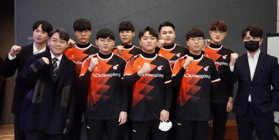 尤其是在两 尤其是在两